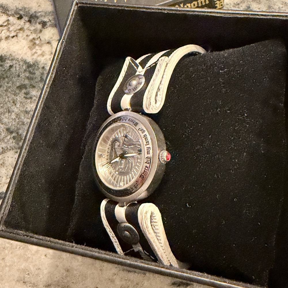 L.A.M.B Watch from Gwen Stefani - Picture 5 of 13